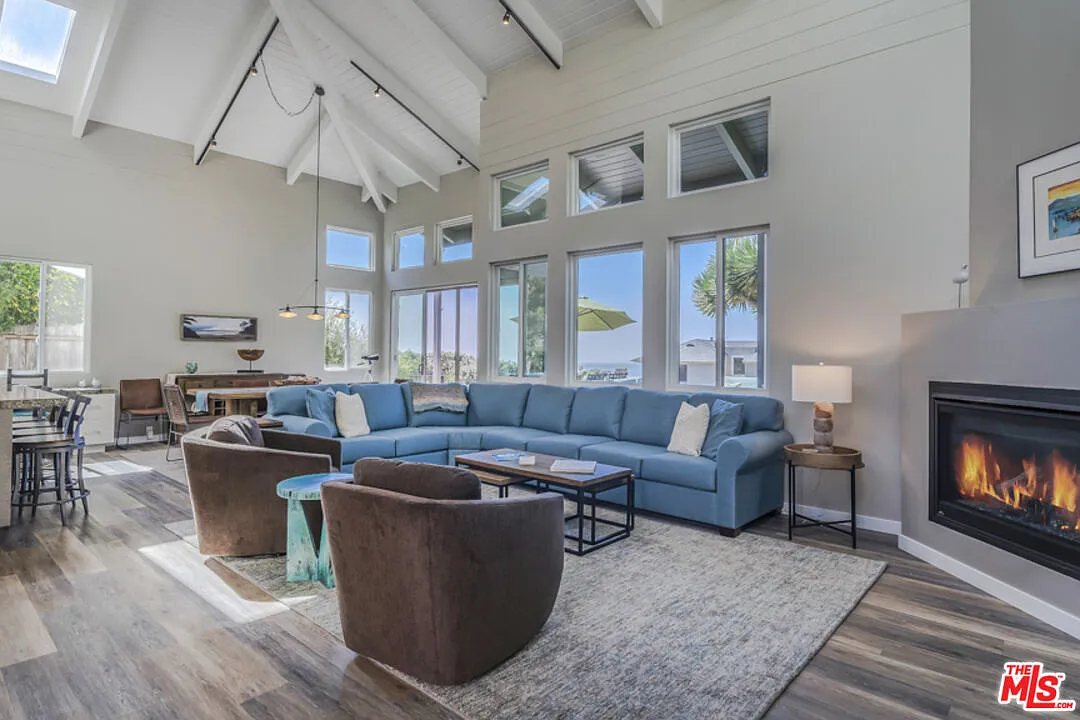 4 bed, 4.0 bath, 2224 sqft, $30,000 — Photo 3