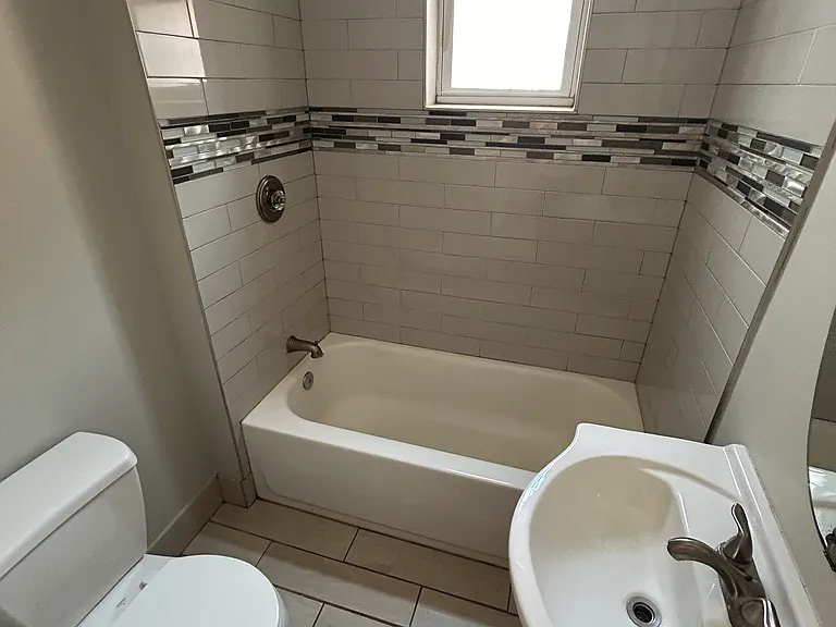 2317 E Federal St — Photo 11