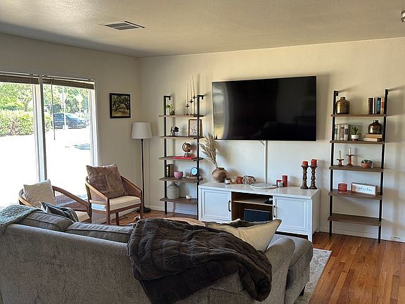 5th image of 718 Randall St #718