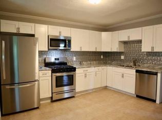 183 W 6th St #3, Lowell, MA 01850