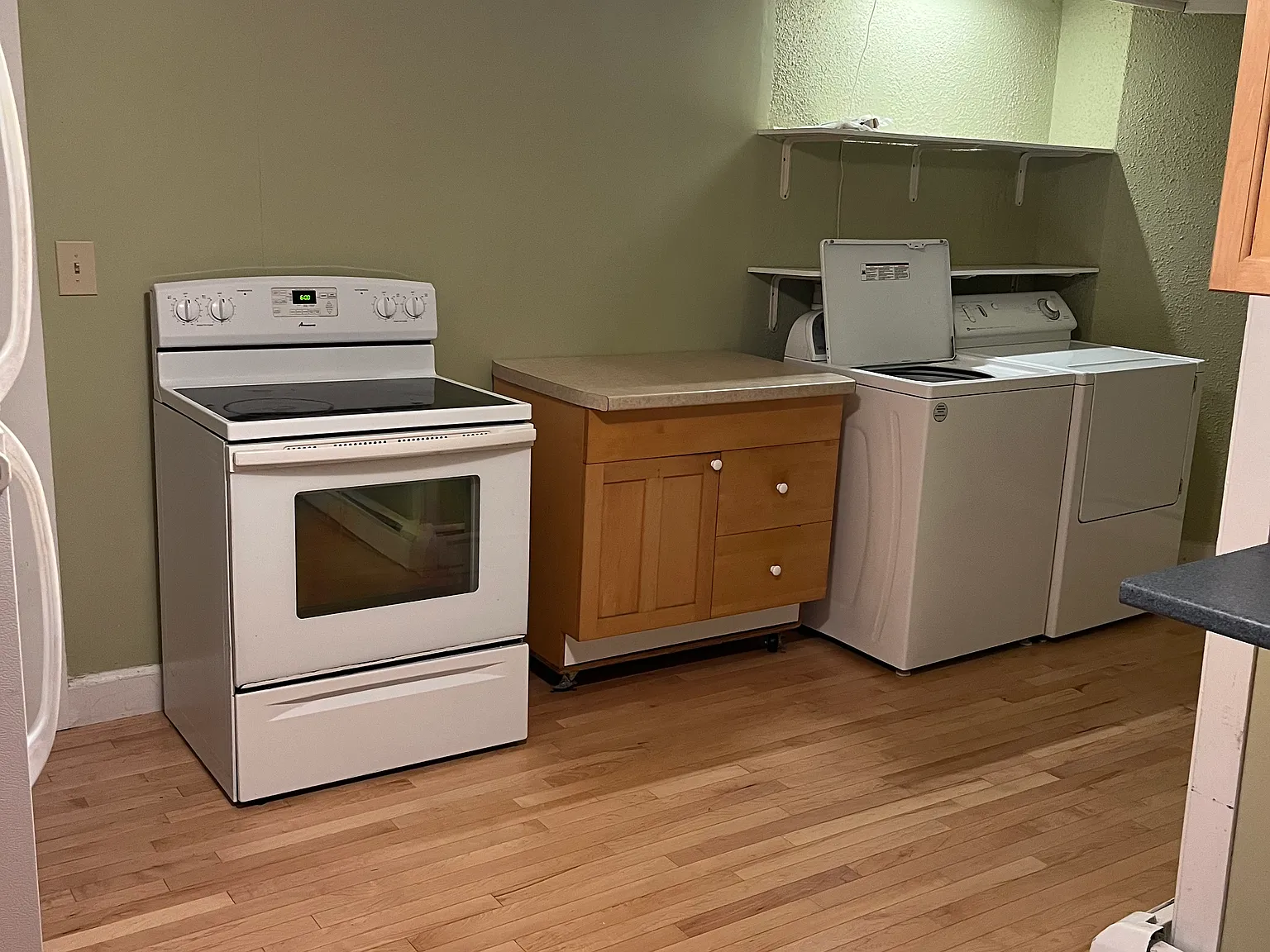 2 bed, 1037 sqft, $2,000 — Photo 2