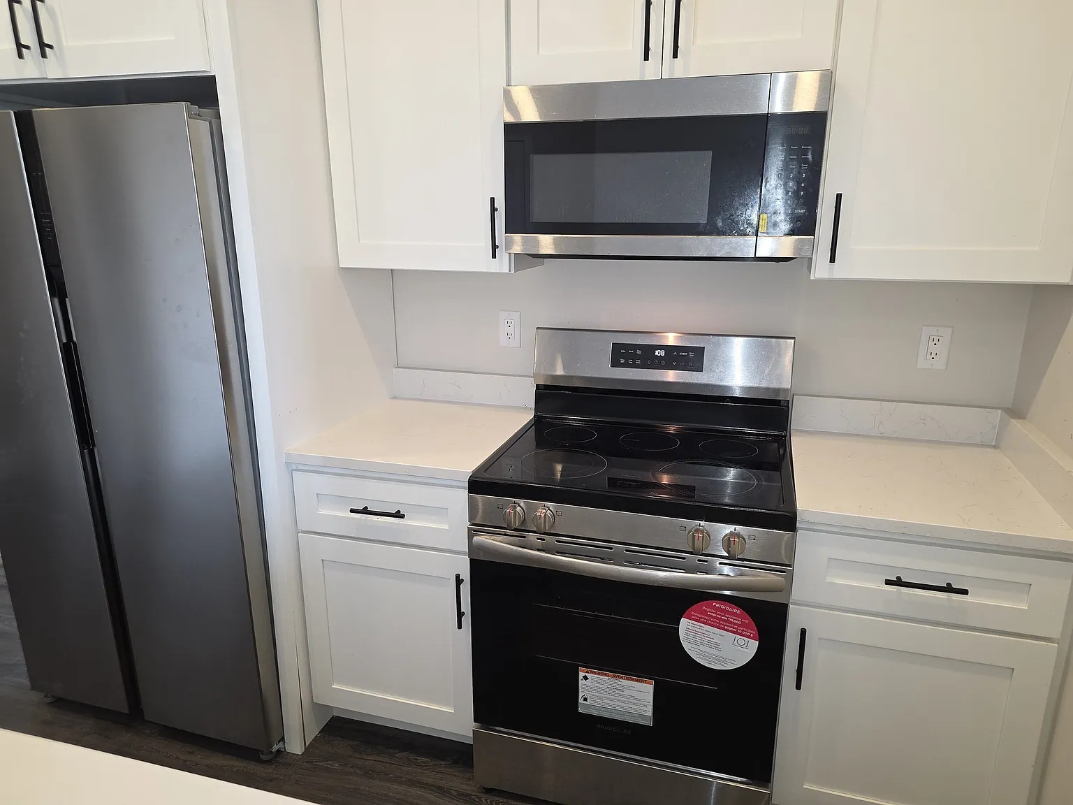 2 bed, 2.0 bath, 900 sqft, $3,200 — Photo 3