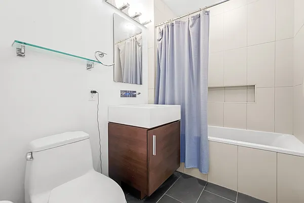 Bathroom, photo 1