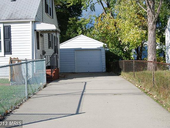 5th image of 922 Lance Ave