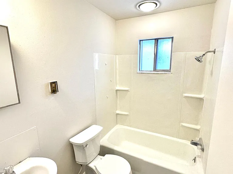 408 N Jefferson St #12 — Photo 5