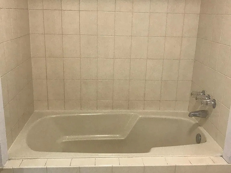 Spacious bathtub