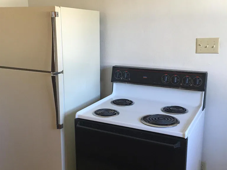819 Grace Ave — Photo 8