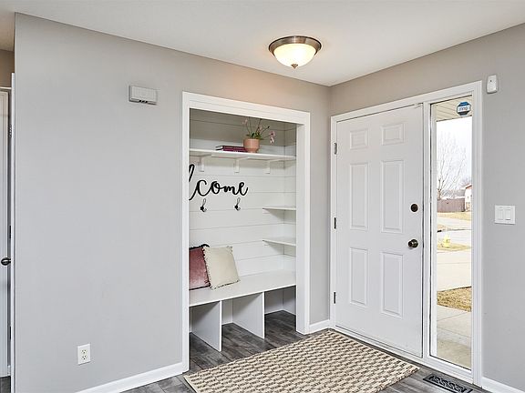 2nd image of 825 SE Hummingbird Cir