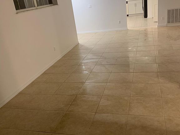 2nd image of 312 Grove Isle Cir