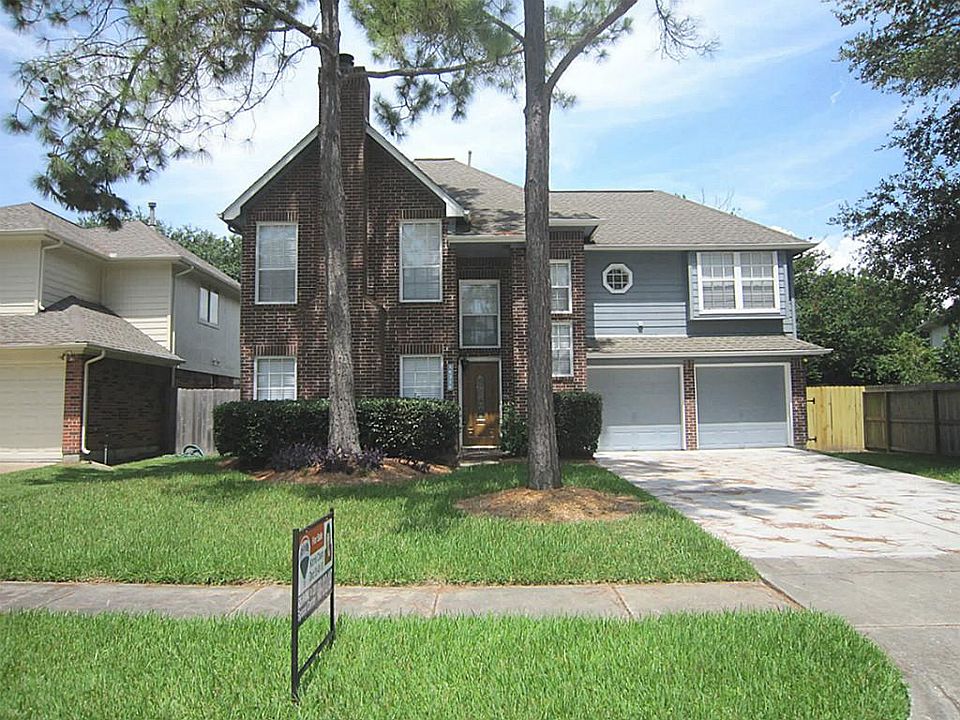 Wonderful 4 bedroom house! Mature landscaping, newer driveway, lots of upgrades!