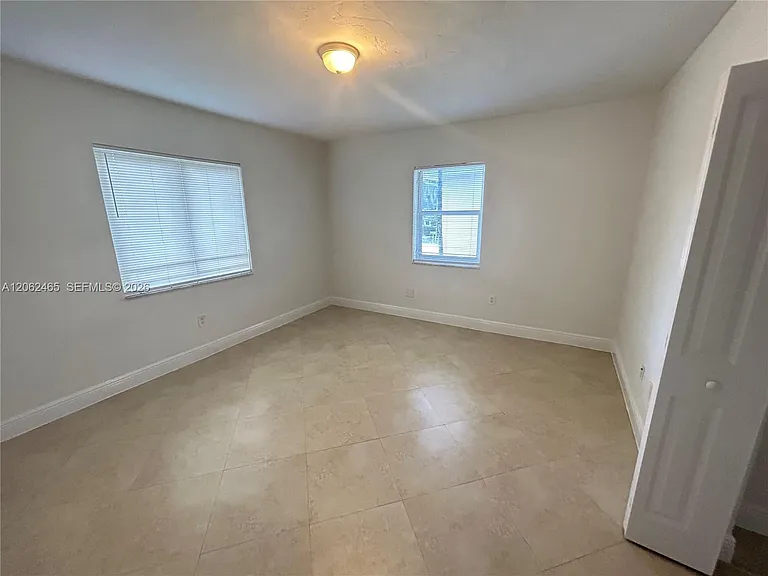 2880 Pine Tree Dr #10 — Photo 8