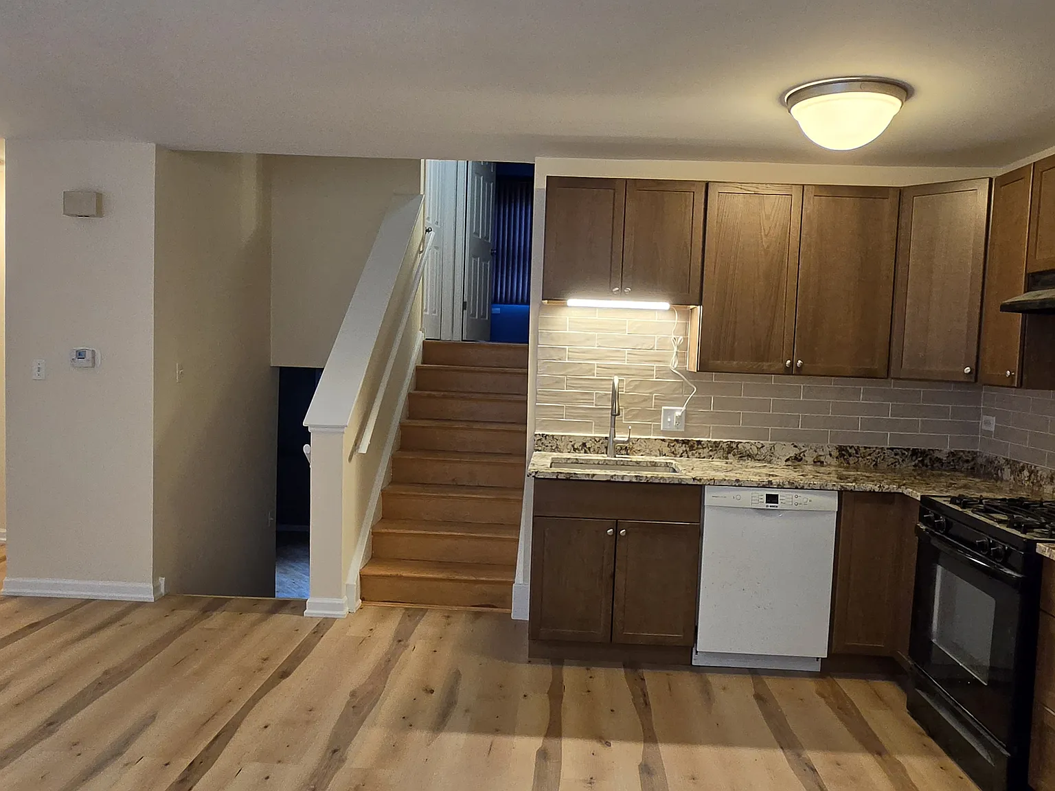 3 bed, 1188 sqft, $2,750 — Photo 3