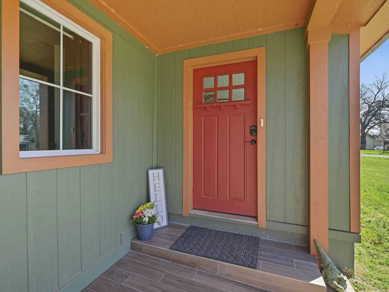 3 bed, 1300 sqft, $2,100 — Photo 3