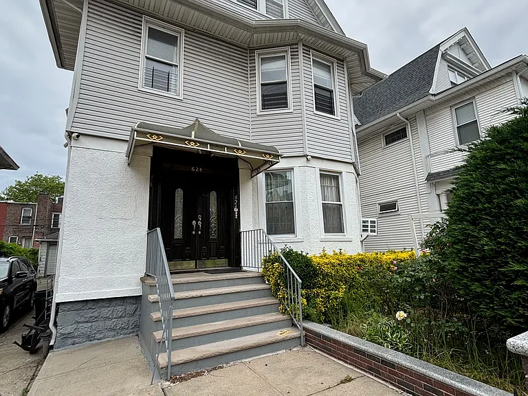 624 E 26th St #3 — Photo 9