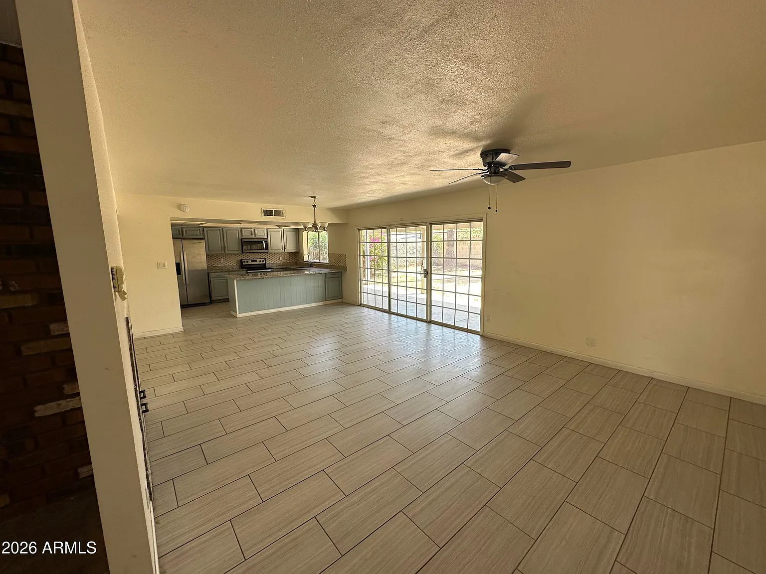 4 bed, 2.0 bath, 1999 sqft, $2,100 — Photo 3
