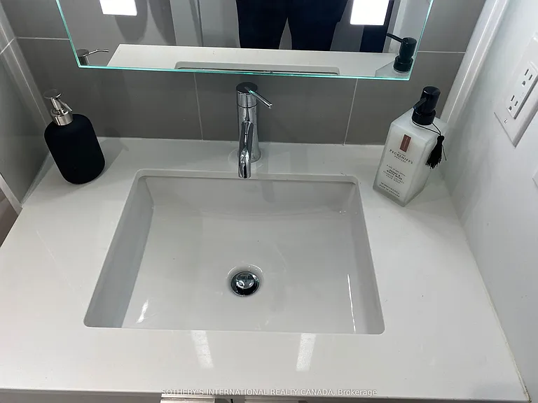 585 Bloor St E #4215 — Photo 12