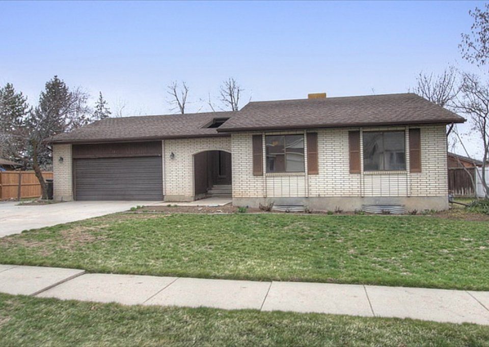 For Sale: 6874 South Pineview Circle, Cottonwood Heights, Utah 84121