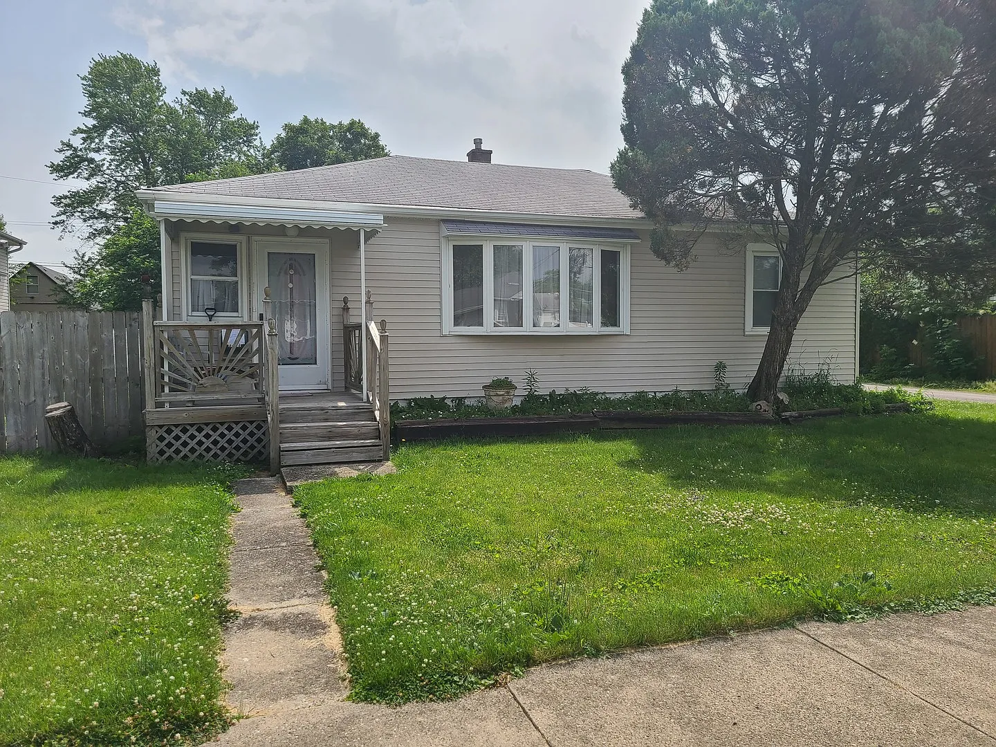3333 Wallace Ave photo 1