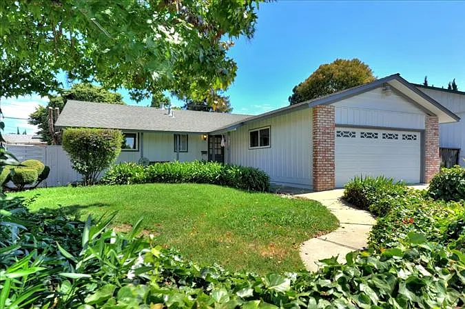 39134 Cindy St photo 1