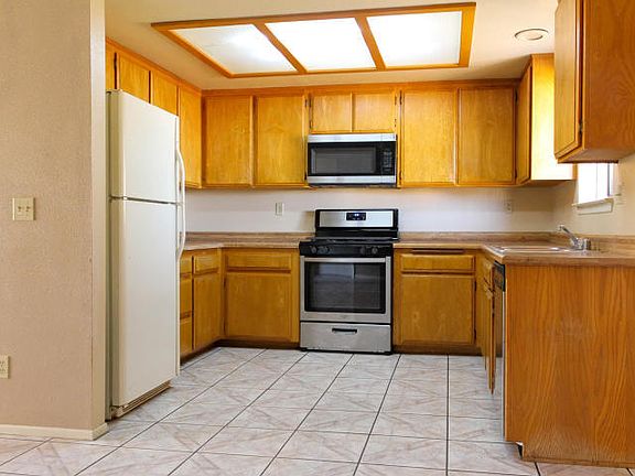 4th image of 8037 Fernwood Ave