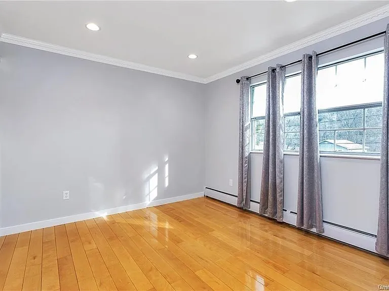 2185 Sultana Dr — Photo 26