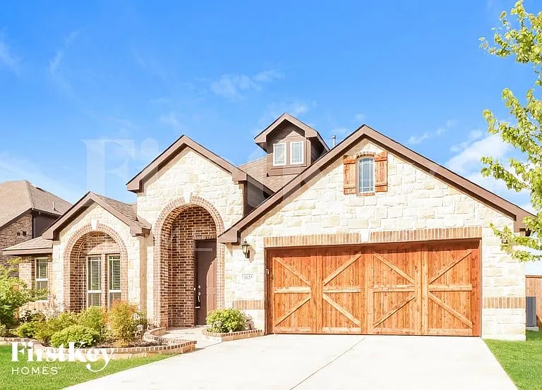 1125 Marigold Dr — Photo 2