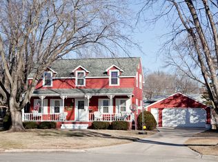 707 26th St NW, Cedar Rapids, IA 52405