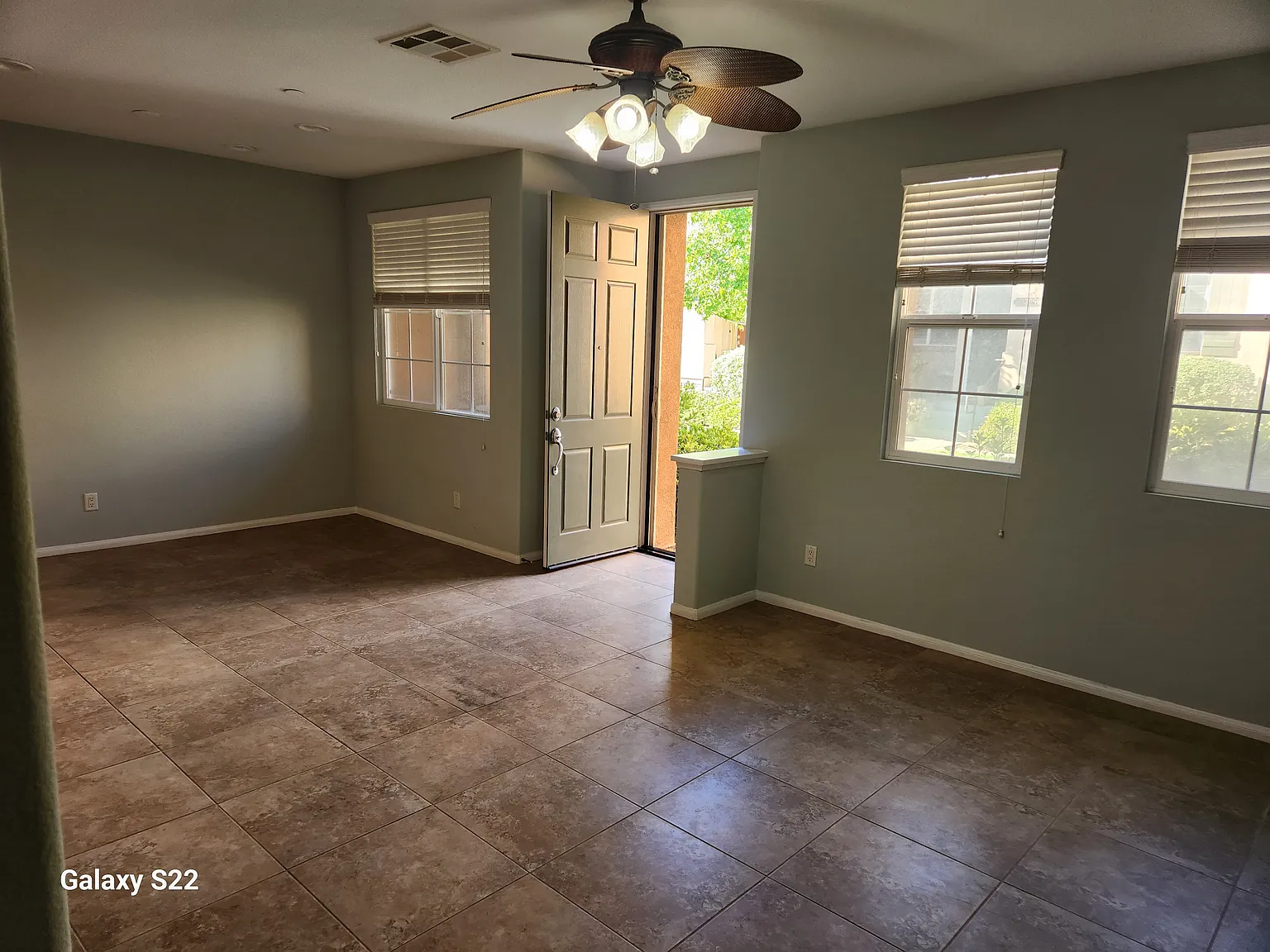 3 bed, 2.5 bath, 1478 sqft, $4,450 — Photo 3