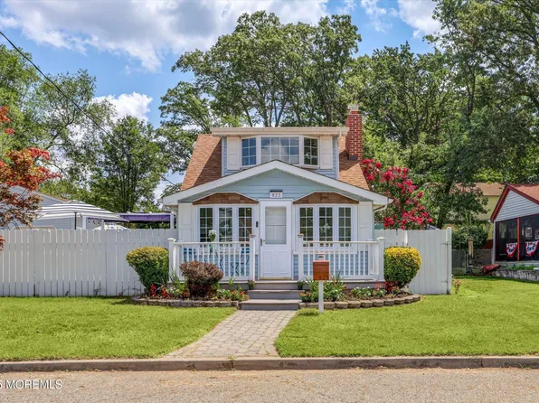 823 Lakeshore Drive, Cliffwood Beach, NJ 07735