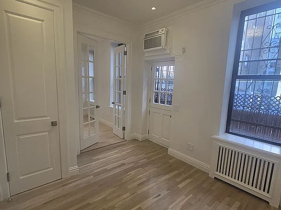 4th image of 245 E 62nd St #4
