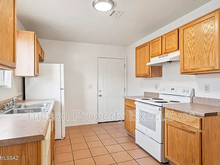1107 W Sonora St #1 — Photo 6