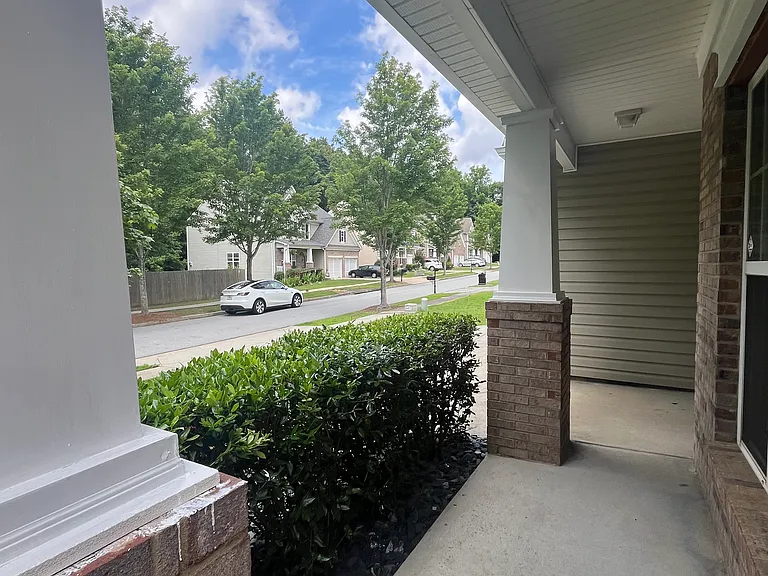 2501 Southhaven Ln — Photo 5