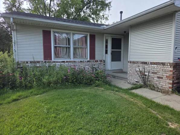 2111 Ivy Ct, Champaign, IL 61821