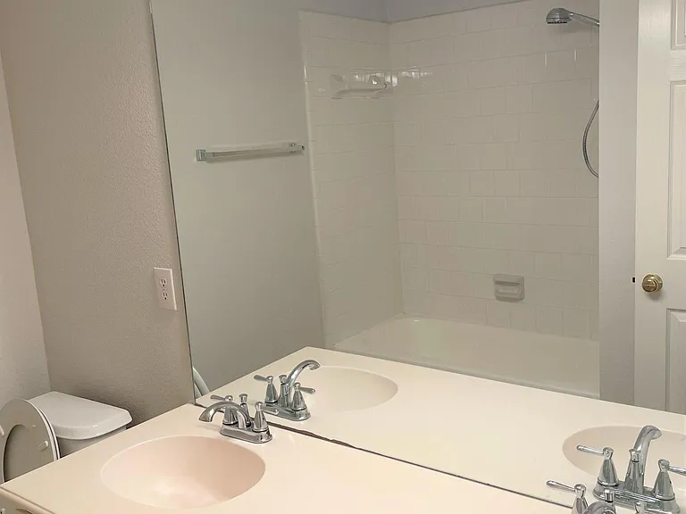 10408 Ambergate Ln — Photo 16