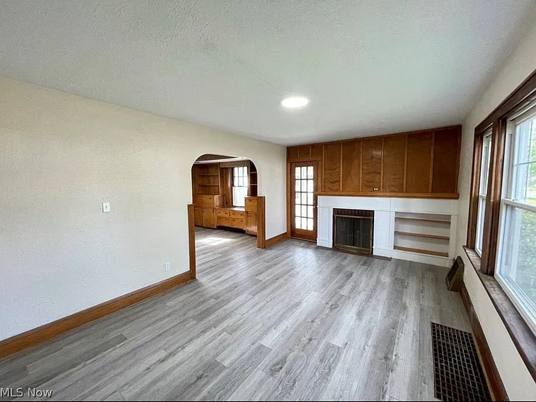 844 Cordova Ave — Photo 4