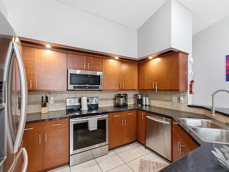 2976 Stillwater Dr — Photo 4