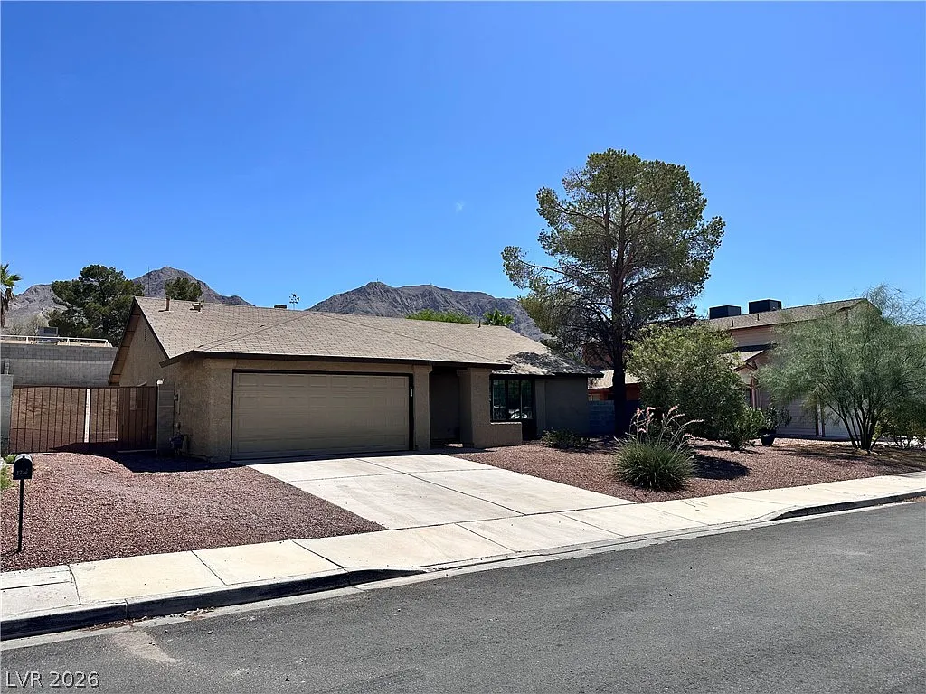 3 bed, 2.0 bath, 1600 sqft, $1,995 — Photo 3