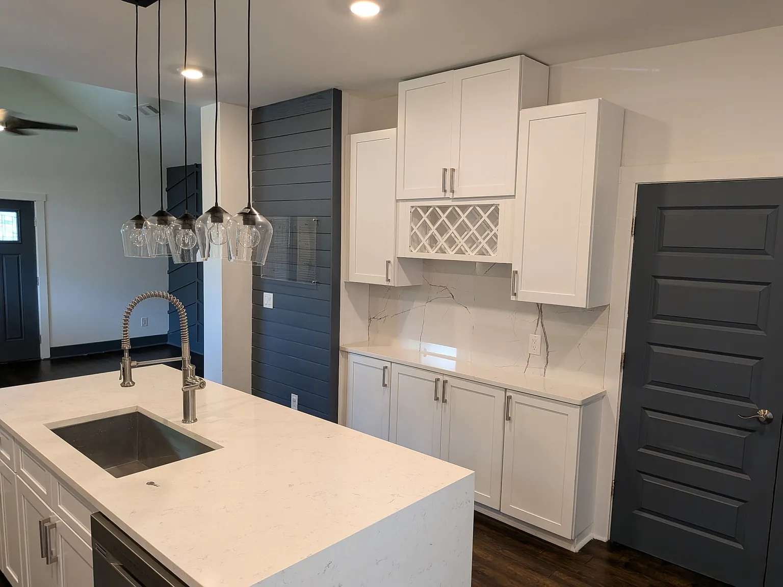 3 bed, 2.5 bath, 1876 sqft, $2,575 — Photo 2