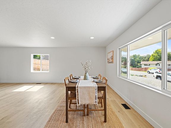 5th image of 1106 Claire St