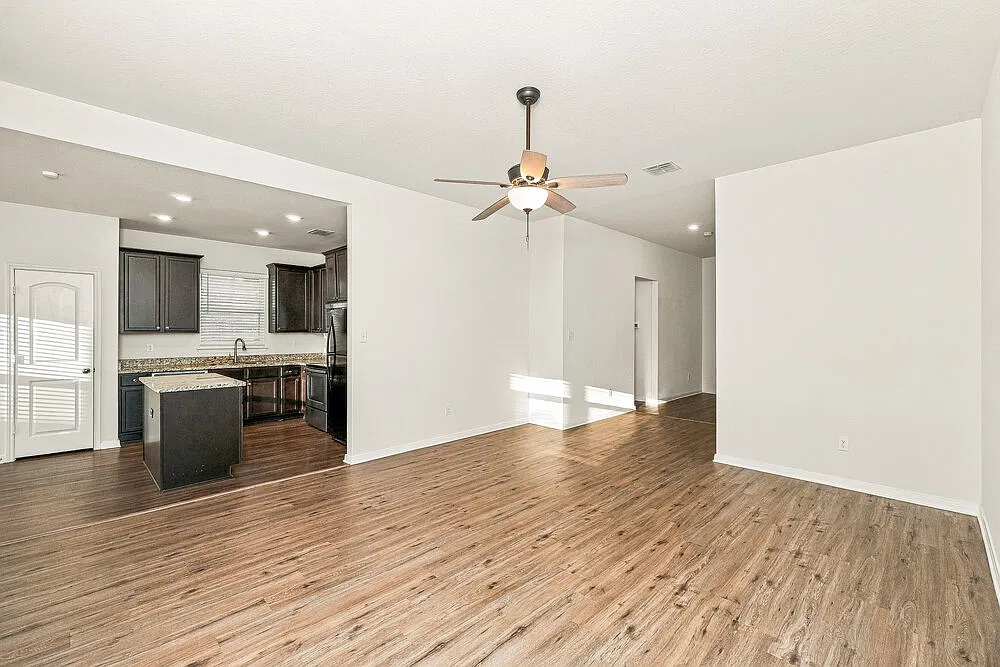 3 bed, 2.0 bath, 1541 sqft, $1,840 — Photo 4