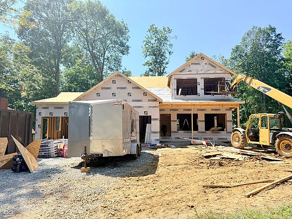 3rd image of 641 N Tulip Ct