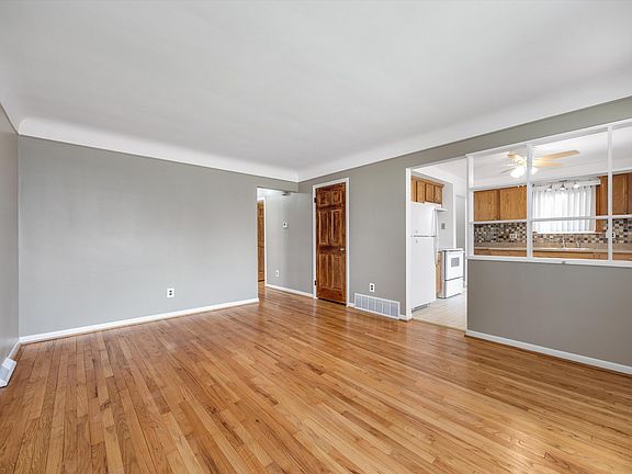 5th image of 3935 Campbell St
