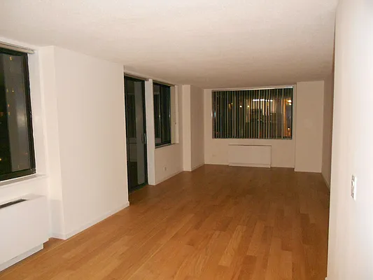 Rented by Ben Ben-Ari Real Estate | media 16