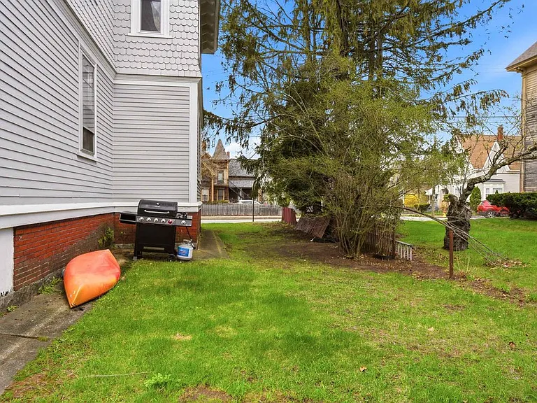 747 Union St #2 — Photo 22