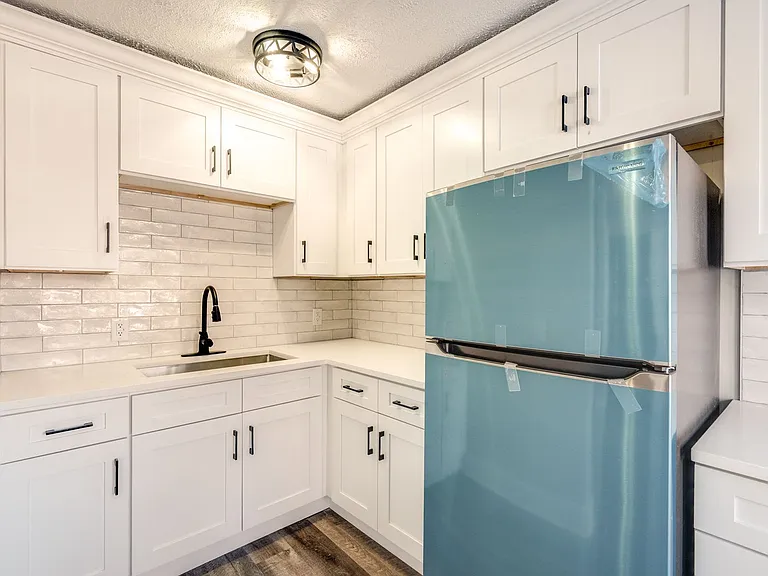 3209 Archwood Avenue 3773 West 33rd St — Photo 44