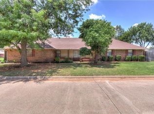 9001 Lakeaire Dr, Oklahoma City, OK 73132