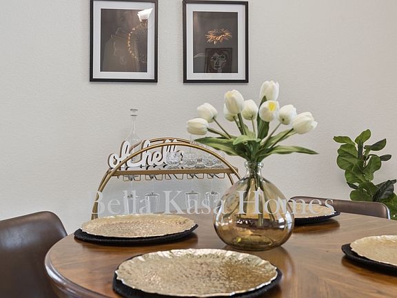 5th image of 903 Spello Cir