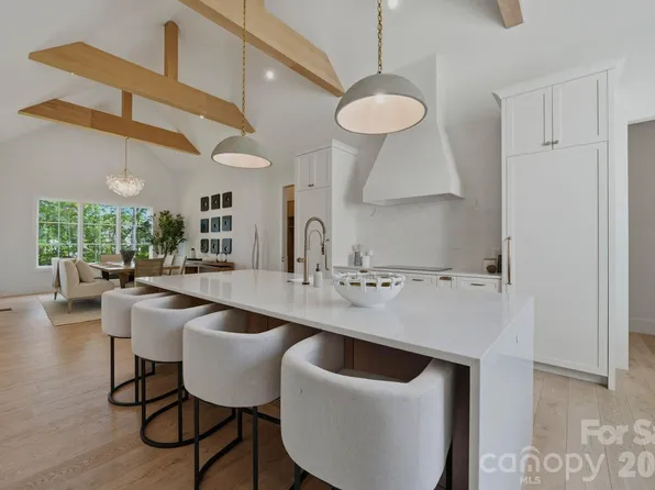 207 Sugar Maple Ln, Matthews, NC 28104