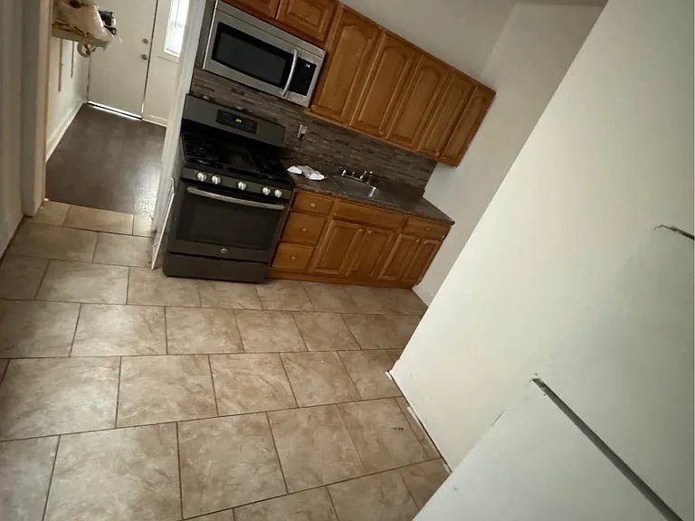 1640 Allengrove St #2 — Photo 6
