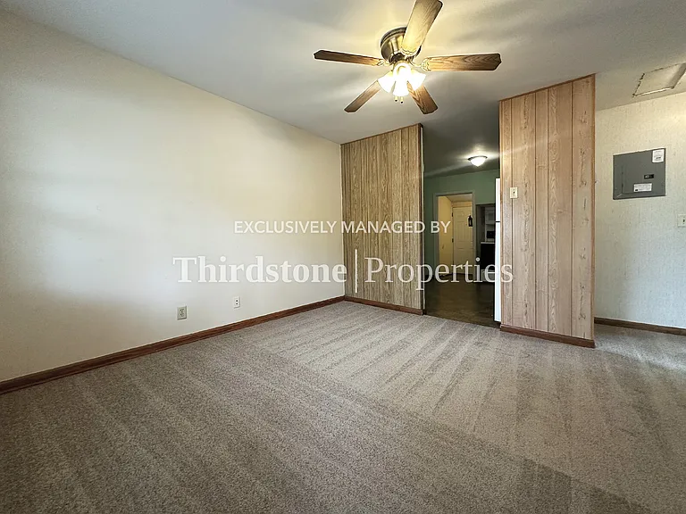 1727 Lindsey Rd — Photo 3
